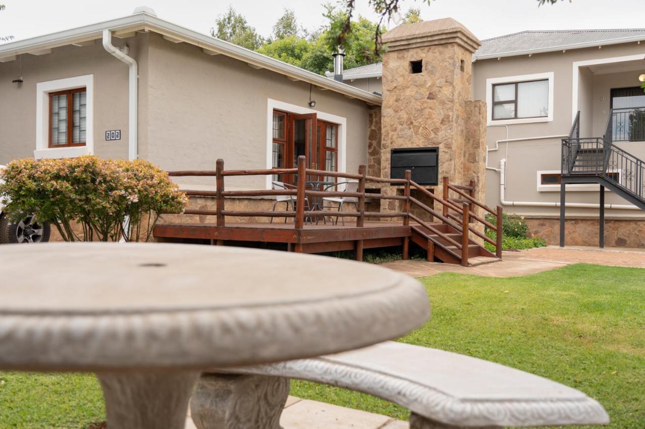 Rueby'S Guesthouse Dullstroom Exterior photo