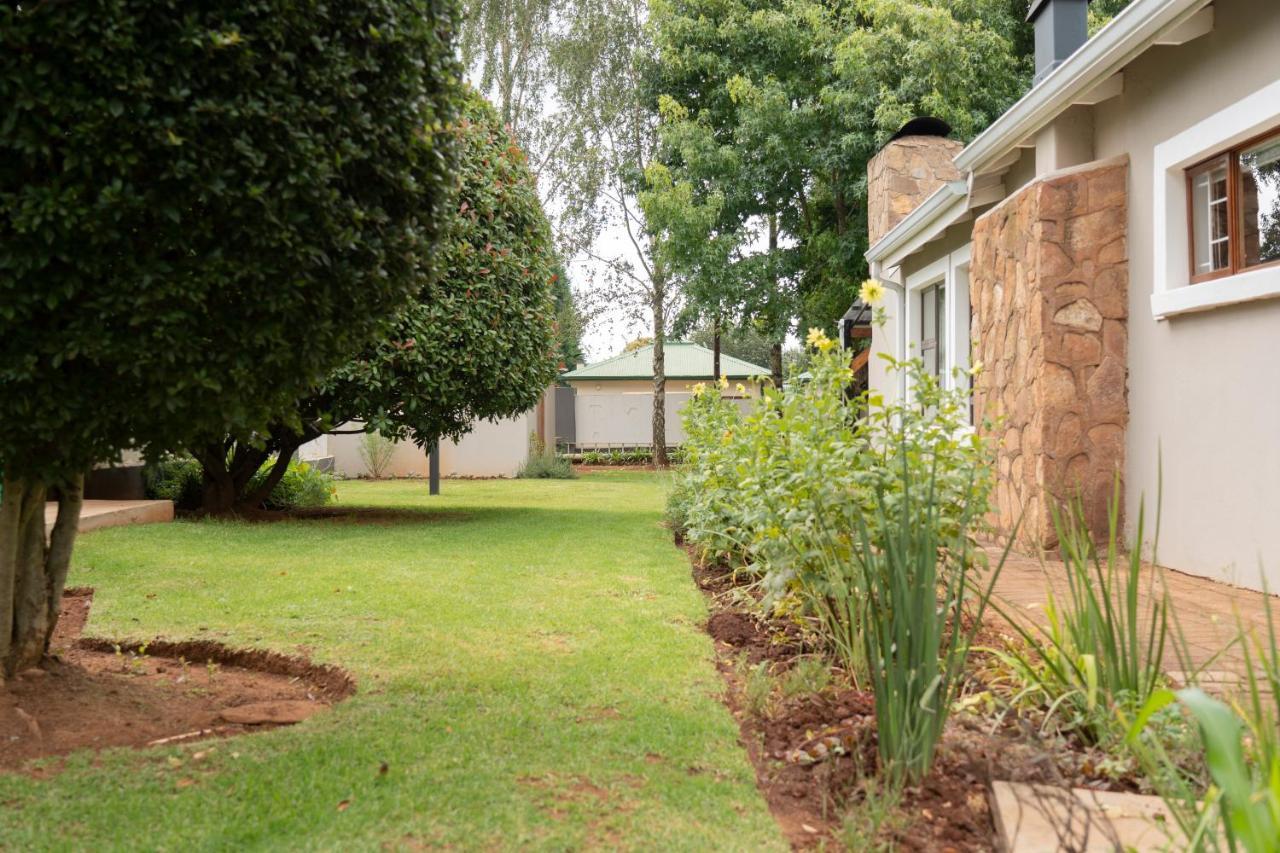 Rueby'S Guesthouse Dullstroom Exterior photo